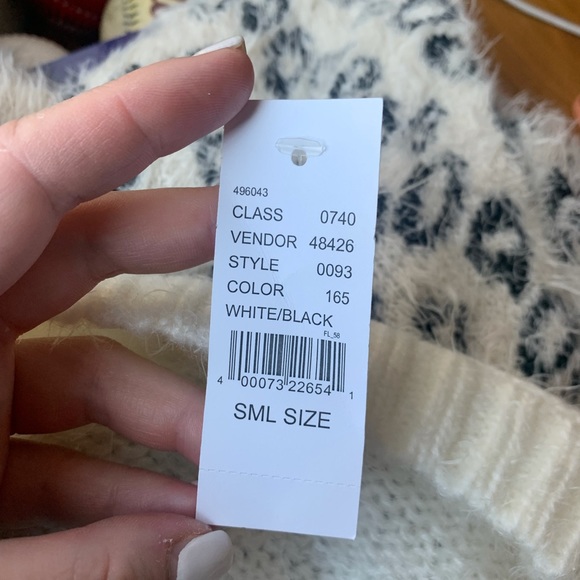 LA Hearts Sweater - Picture 2 of 5